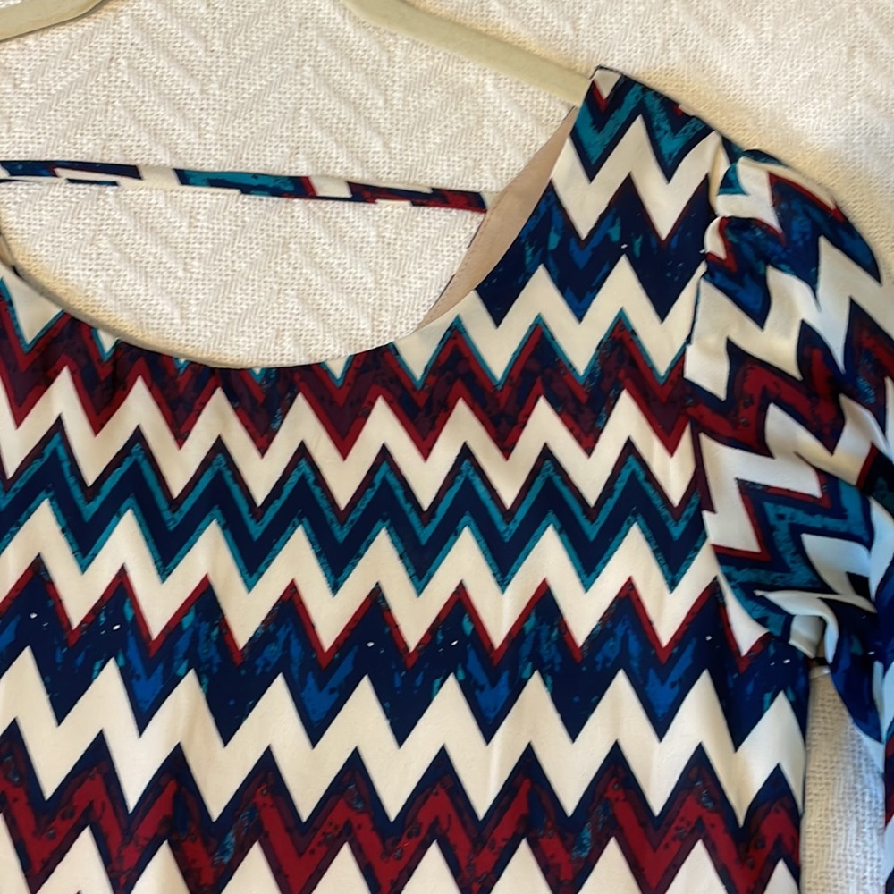 Speechless Shift Dress Burgundy Navy Chevron Print - Picture 3 of 14
